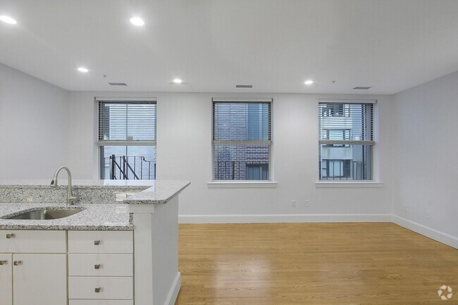 Building Photo - 140 Boylston St Unit 6 Rental