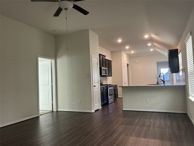 Photo - 25623 Bottlebrush Sedge St