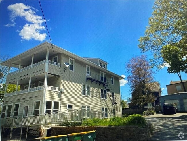 Building Photo - 8 Grand St Unit 3R Rental