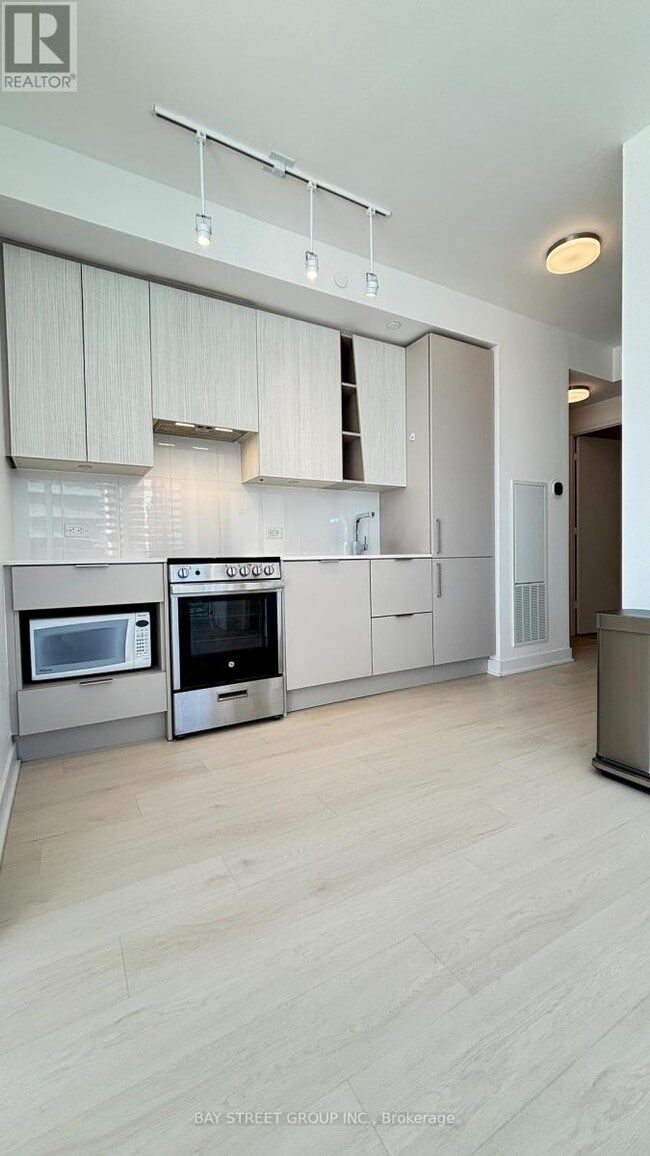 Photo - 3900 Confederation Pkwy Unit 1004