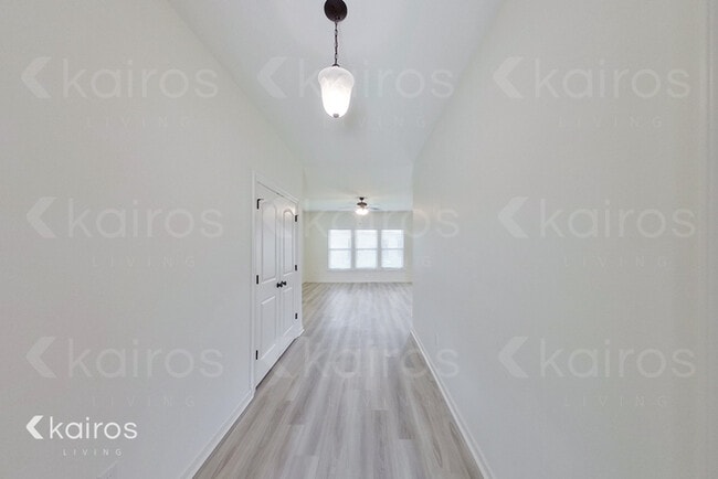 Photo - 205 Foggy Ln