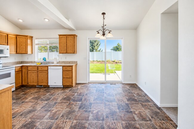 3 Bed / 2 Bath Home on Quiet Cul-de-Sac