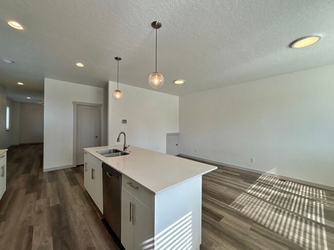 502 NW 28th Ct