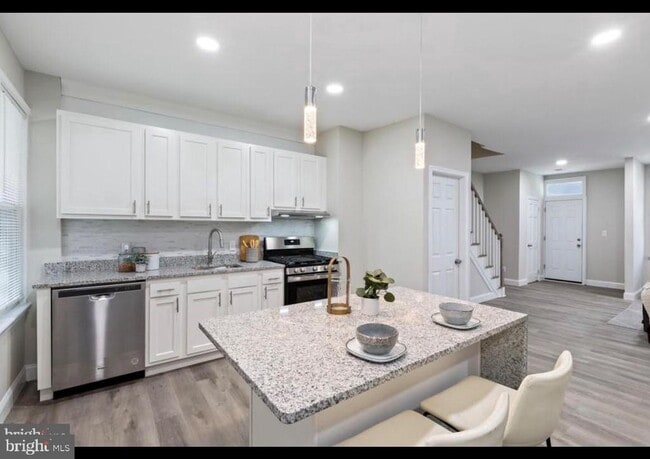 Photo - 720 Edgewood St