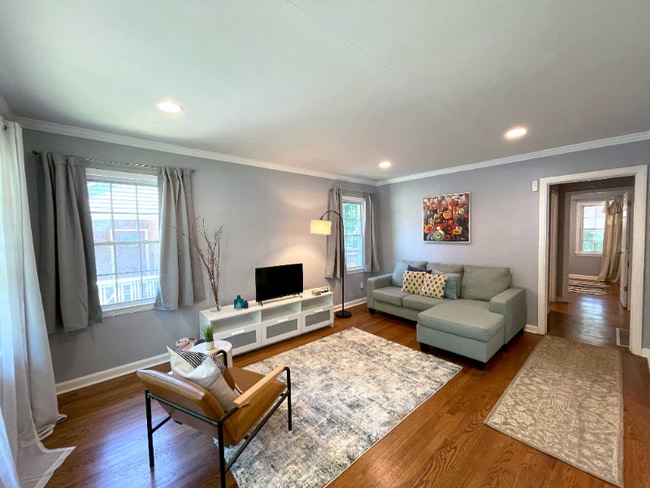 Photo - 1408 Lockwood Dr SW