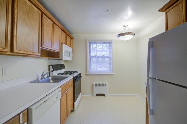 Kitchen - 4 Rm, 2 Bd, 1 Ba