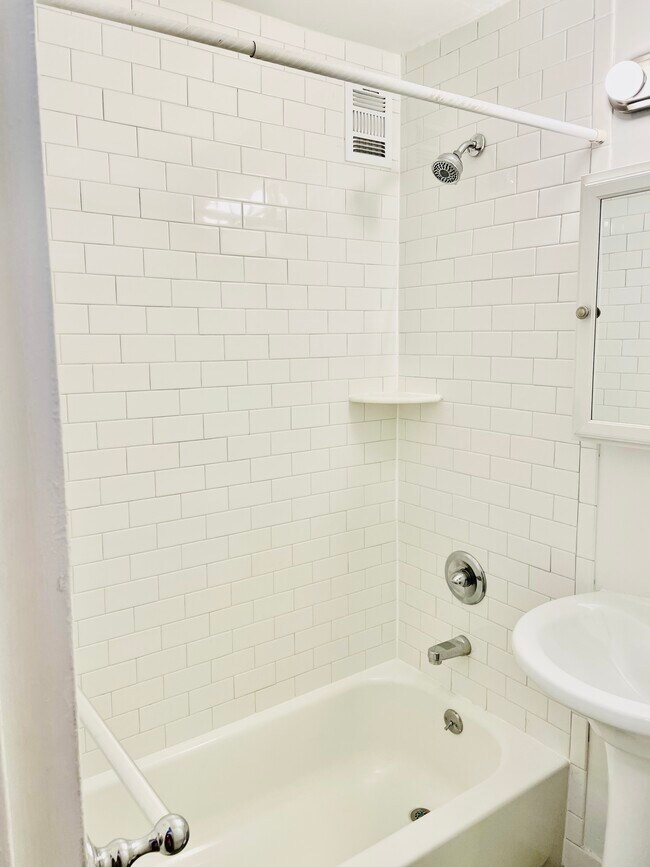 Photo - 49 Davis Ave Unidad 4F