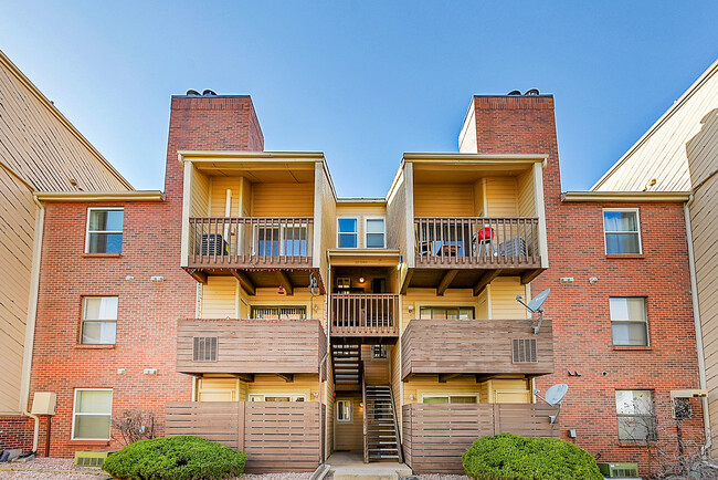 Charming 2-Bed Condo with Cozy Fireplace - Charming 2-Bed Condo with Cozy Fireplace Unidad 307