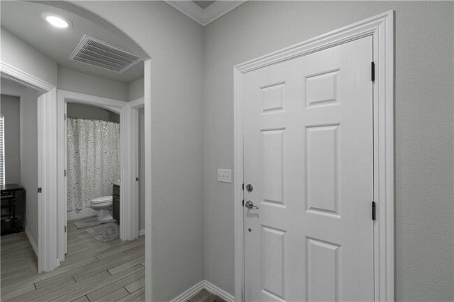 Photo - 1041 Lakeview Dr