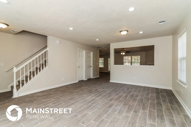 Photo - 40 Glenabbey Dr