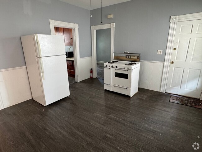 Building Photo - 145 Pine St Unit 2 Rental