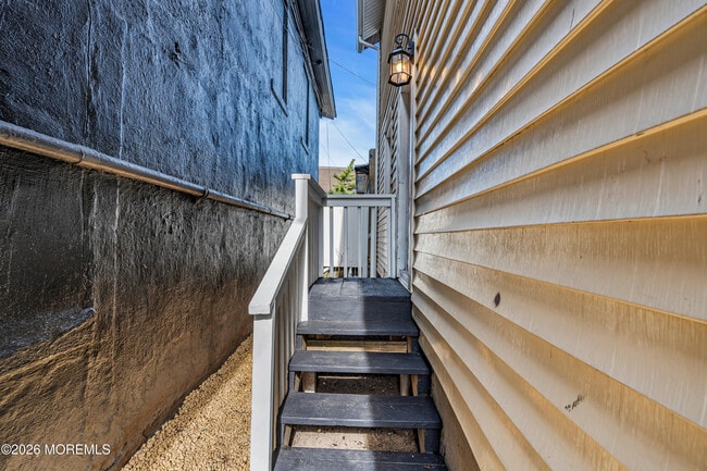 Photo - 303 Comstock St