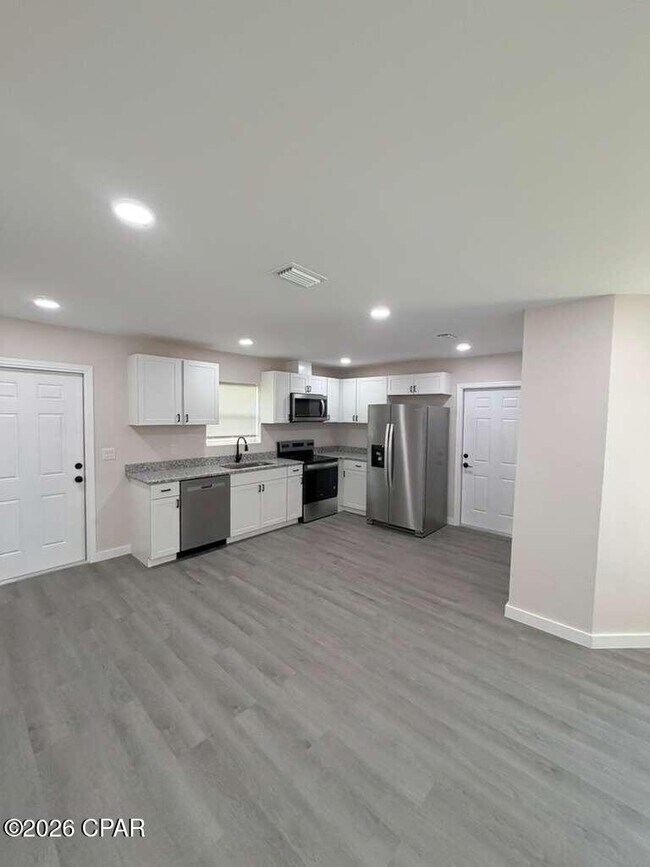 Photo - 208 Kraft Ave