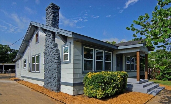 Photo - 702 Shawnee St