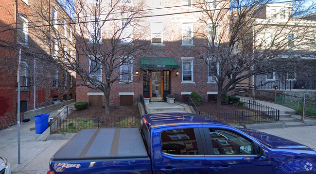 Building Photo - 8 Barrows St Unit 2 Rental