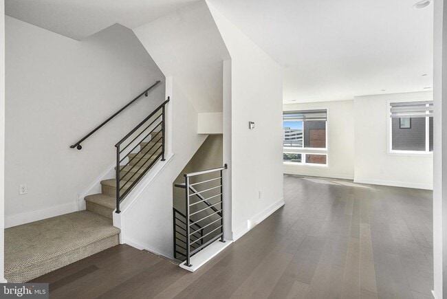Photo - 906 Lakeview Ct