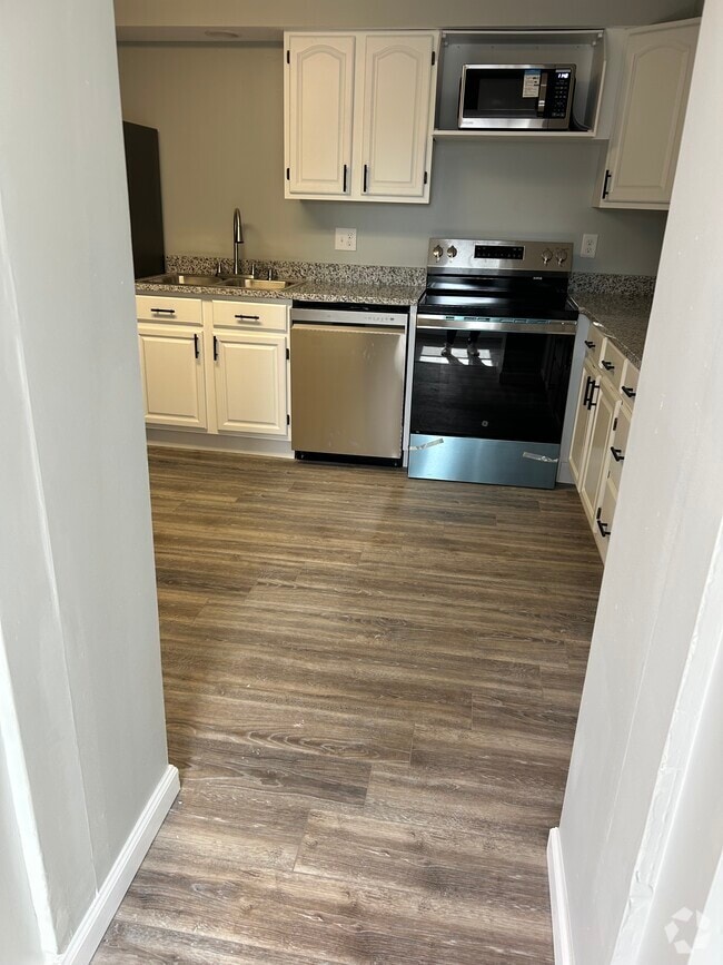 Building Photo - 16 S Main St Unit Apt 2