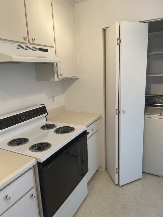 Photo - Amazing 2 Bedroom Available in Sought Afte... Unidad 13