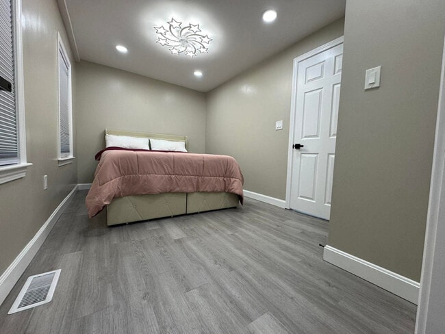 Photo - 247 Union St