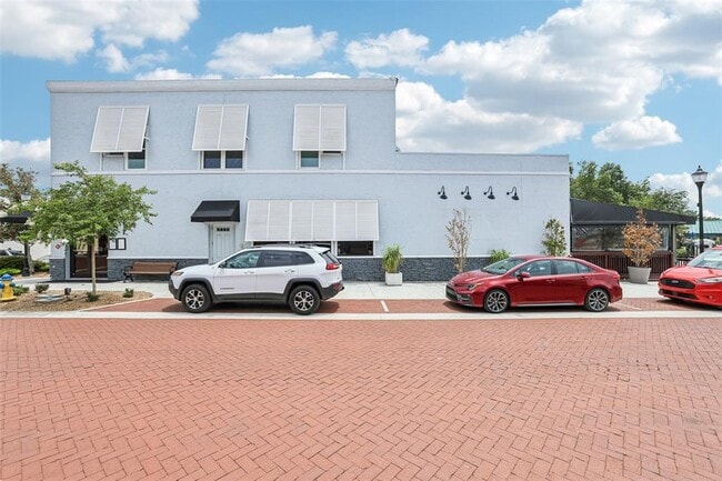 Photo - 801 W Montrose St Unit SW