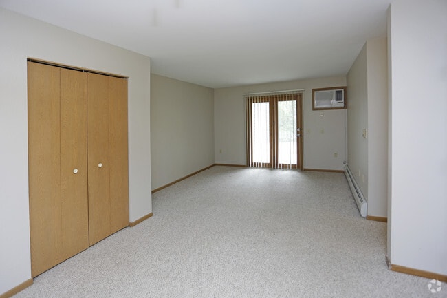 3BR, 1BA - 1,036 SF
