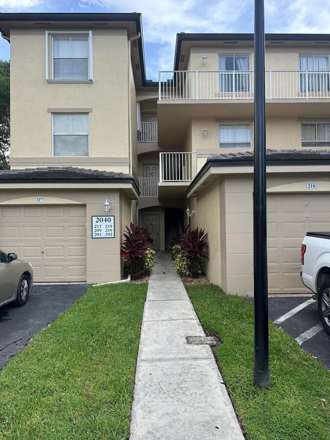 Photo - 2040 Greenview Shores Blvd Condo Unit 209