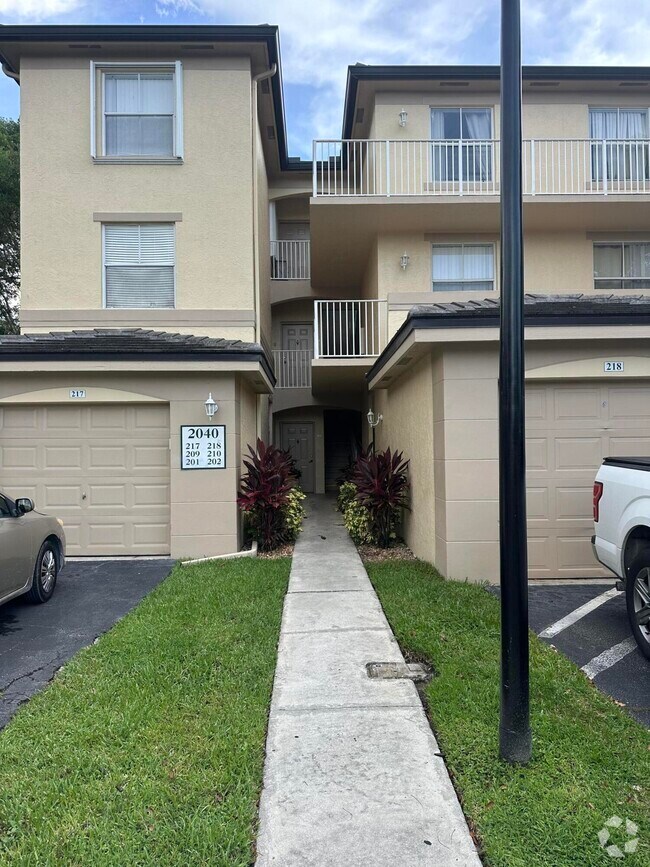 Building Photo - 2040 Greenview Shores Blvd Unit 209 Rental