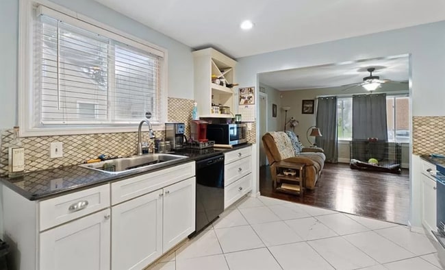 Photo - 1433 Picadilly St