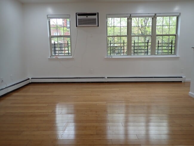 Building Photo - 334 Saratoga Ave Unit 2