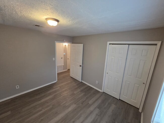 Photo - 1352 Dianne Dr