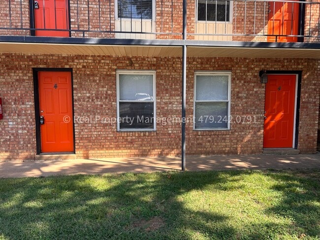 Building Photo - 2301 S V St Unit Apt - 4
