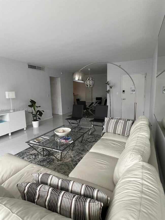 Photo - 5601 Collins Ave Unit 1115