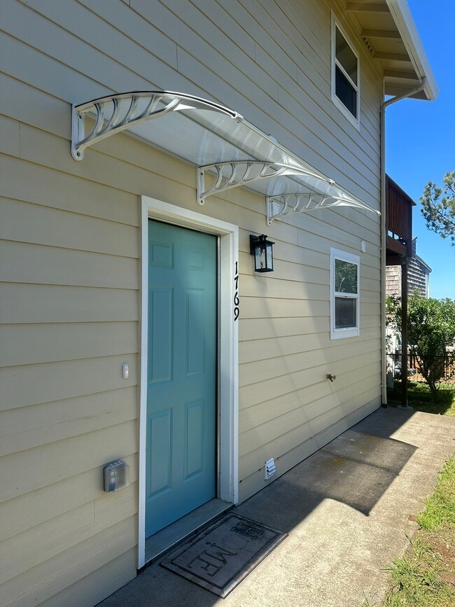 Building Photo - 1769 NE 19th St