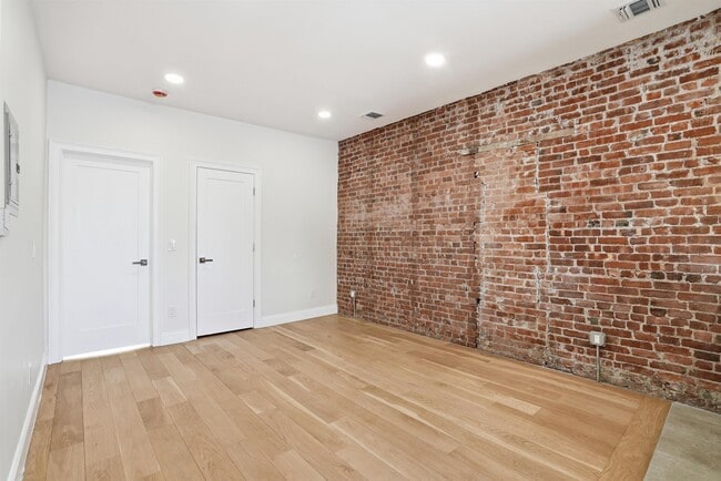 Photo - 233 1/2 Summit Ave