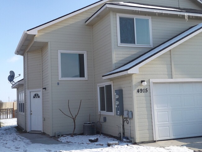 Building Photo - Beautiful Open Floor Plan Featuring Two Be... Rental
