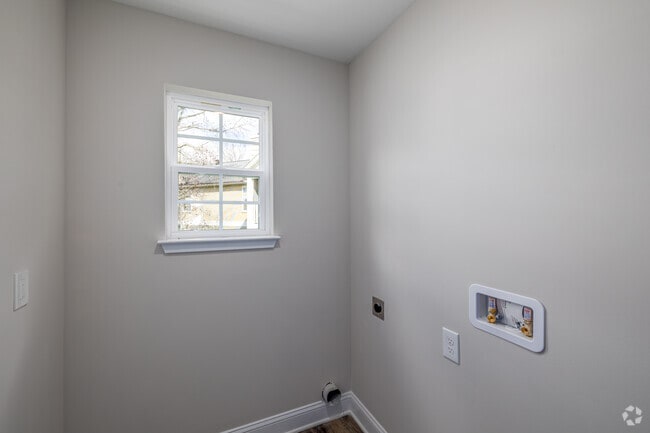 E2 2BR, 2BA - 1,120SF - Laundry