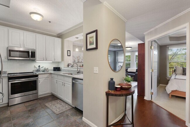 Photo - 645 N 1st St