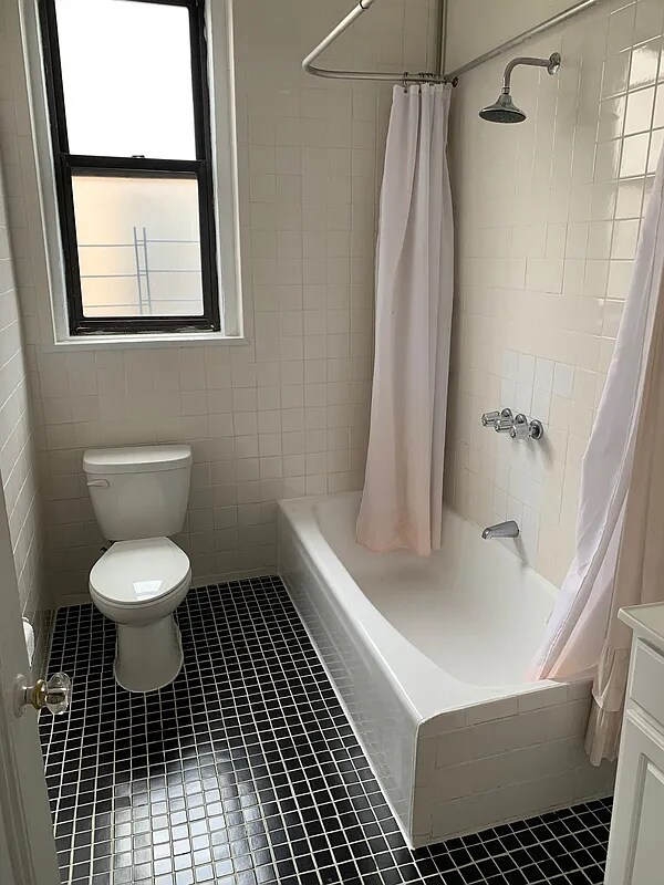 Photo - 220 W 98th St Unidad 12H