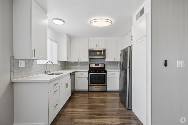 1BR, 1BA - 850SF - Kitchen