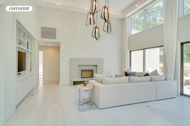 Photo - 1705 Noyack Rd