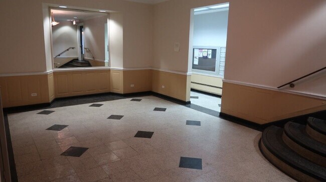 Photo - 1209 W Sherwin Ave