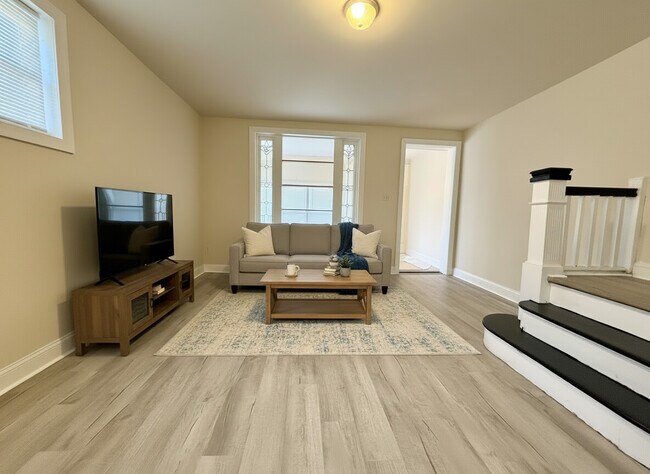 Building Photo - 5635 Hadfield St