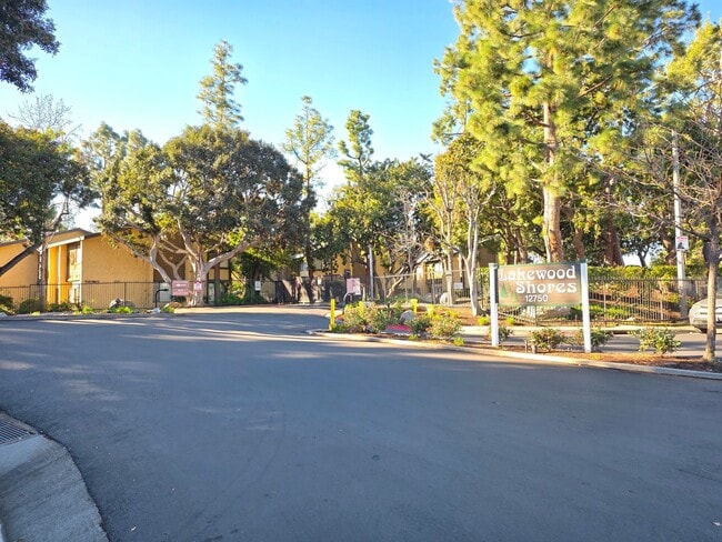 Photo - Charming 1 Bed, 1 Bath Lakewood Shores condo! Unit 62