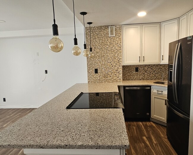 Kitchen - 2 Richmond Rd Unit 4F