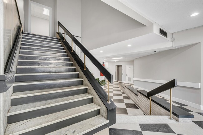 400 N Main St