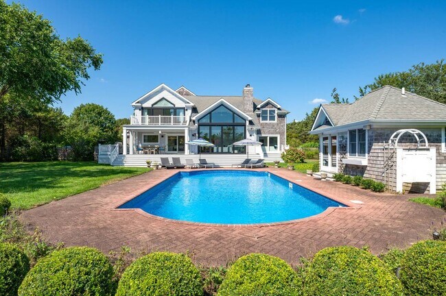 Photo - 18 Remsen Ln