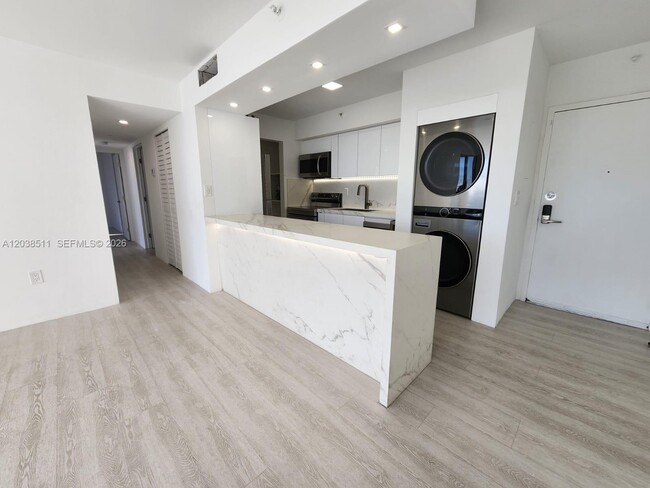 Photo - 1700 NW N River Dr Unit 606