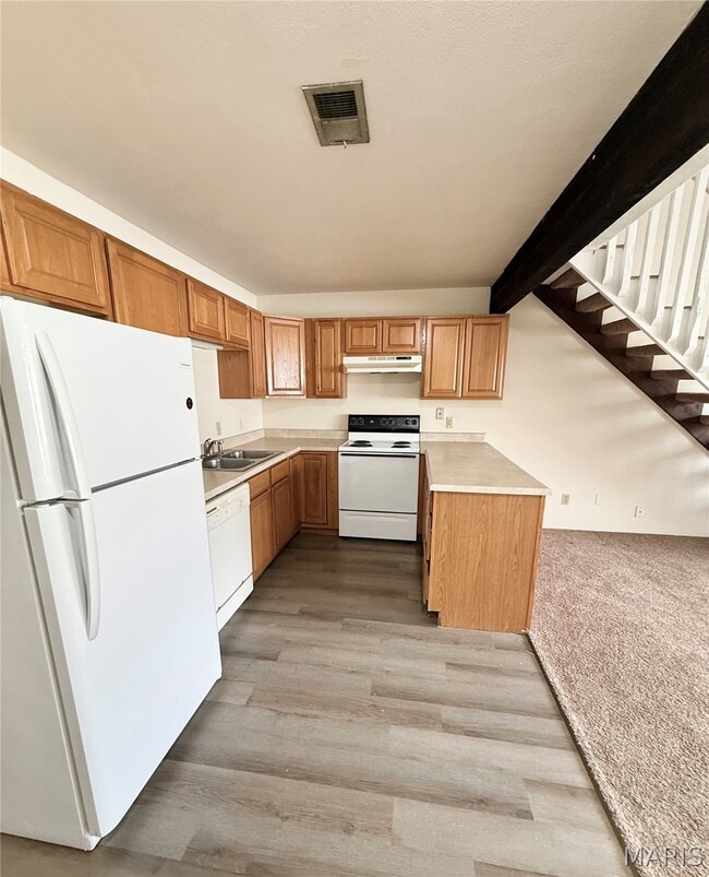 Photo - 814 White Oak Dr