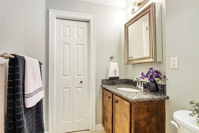 Photo - 1915 E Allegro St