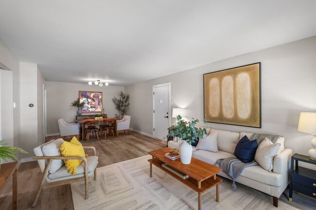 Photo - 621 Broadmoor Dr